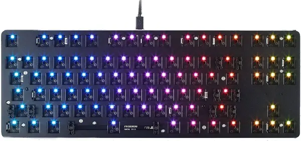 Геймърска клавиатура Glorious RGB GMMK TKL: Моето първо впечатление