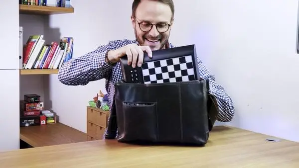 Компютър за шах на хилядолетието Chess Genius -  (A)   - M810 - 4032153008103 (8 дни доставкa)